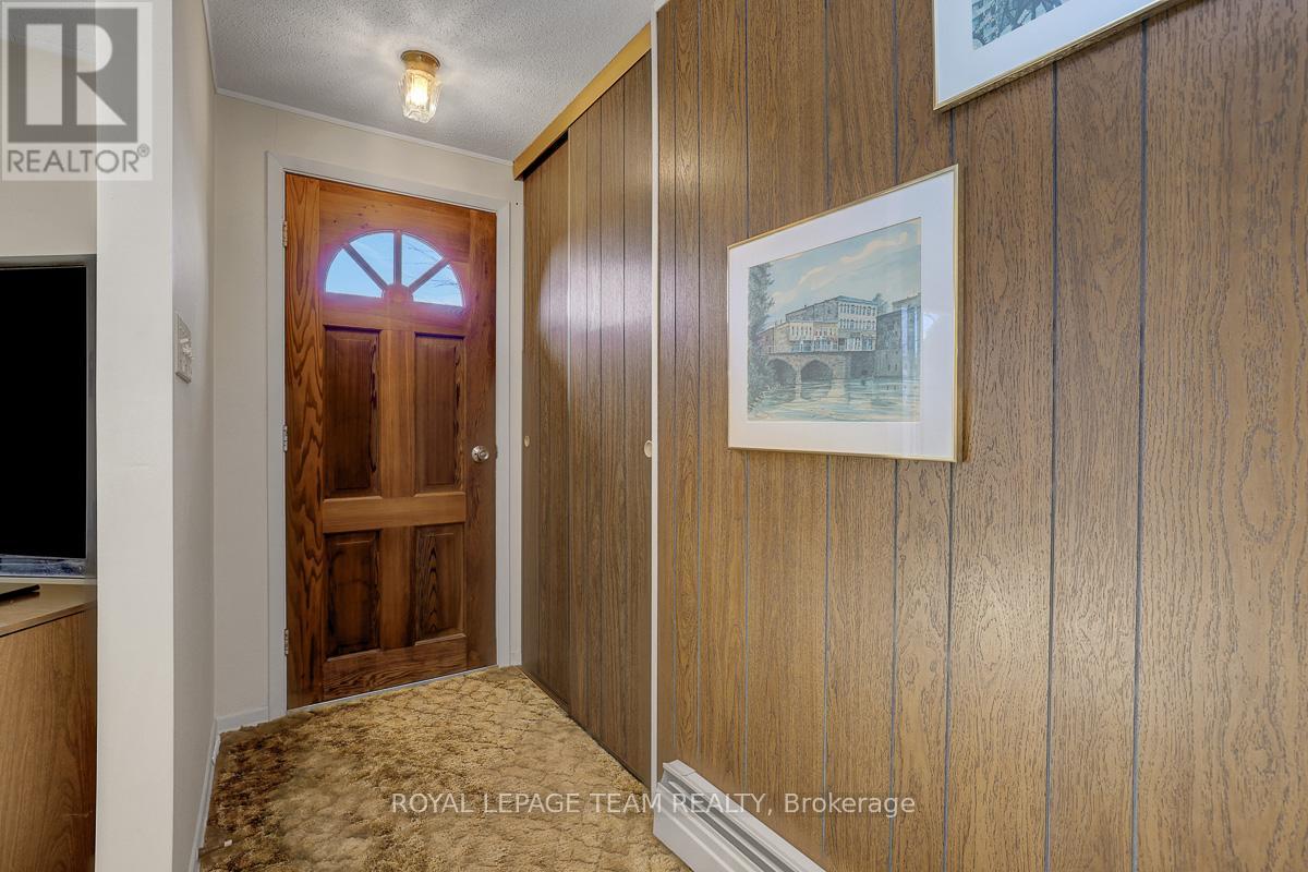 5523 Mitch Owens Road, Ottawa, Ontario  K1X 1C2 - Photo 2 - X13043410