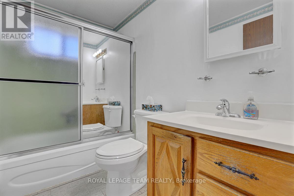 5523 Mitch Owens Road, Ottawa, Ontario  K1X 1C2 - Photo 22 - X13043410