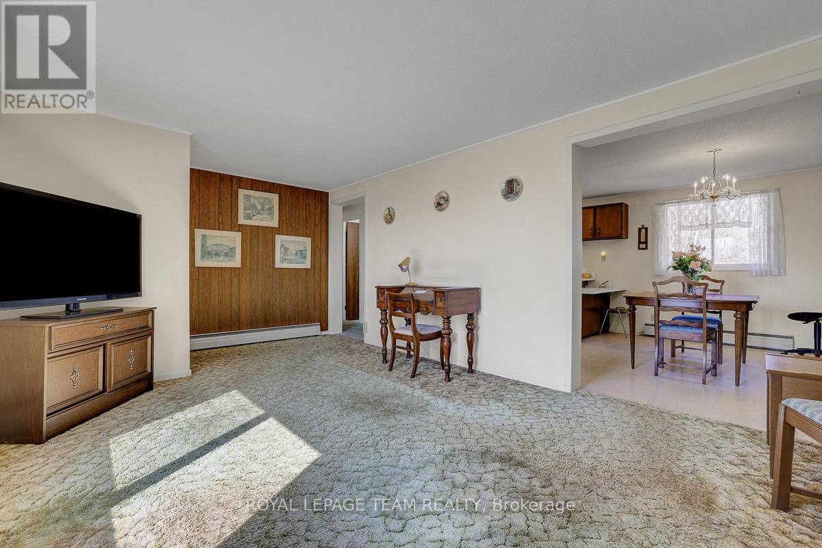 5523 Mitch Owens Road, Ottawa, Ontario  K1X 1C2 - Photo 4 - X13043410