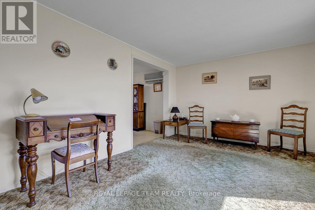 5523 Mitch Owens Road, Ottawa, Ontario  K1X 1C2 - Photo 5 - X13043410