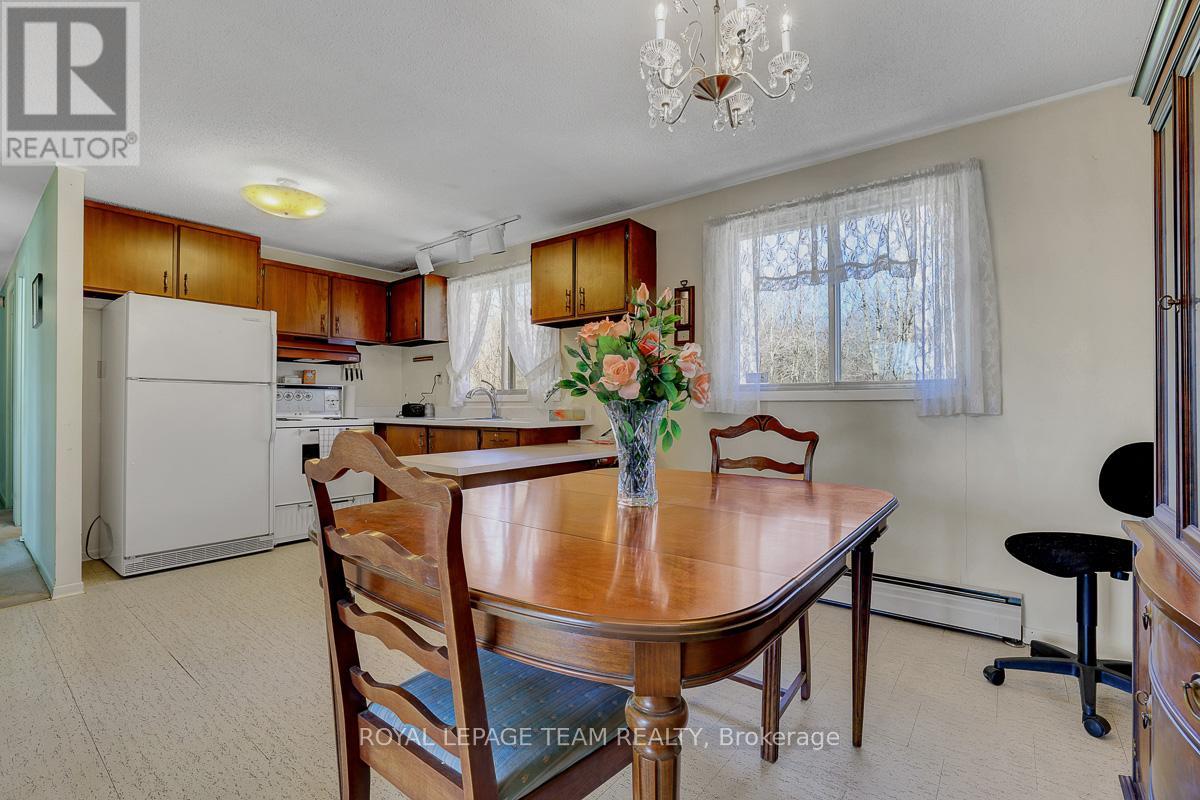 5523 Mitch Owens Road, Ottawa, Ontario  K1X 1C2 - Photo 7 - X13043410