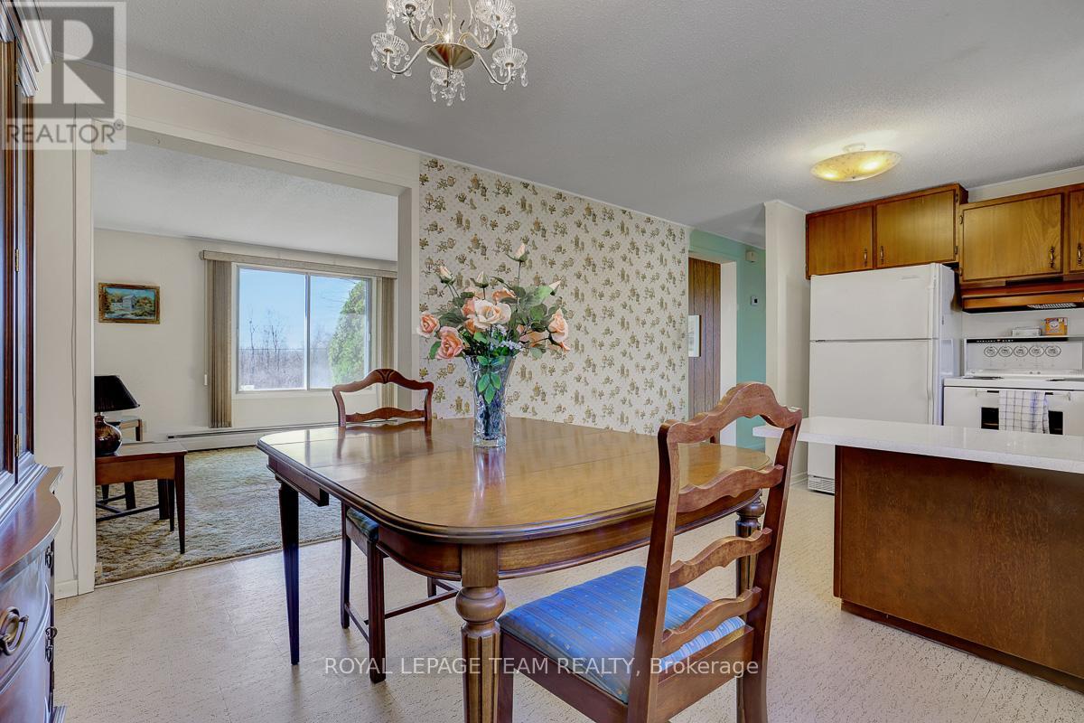 5523 Mitch Owens Road, Ottawa, Ontario  K1X 1C2 - Photo 8 - X13043410