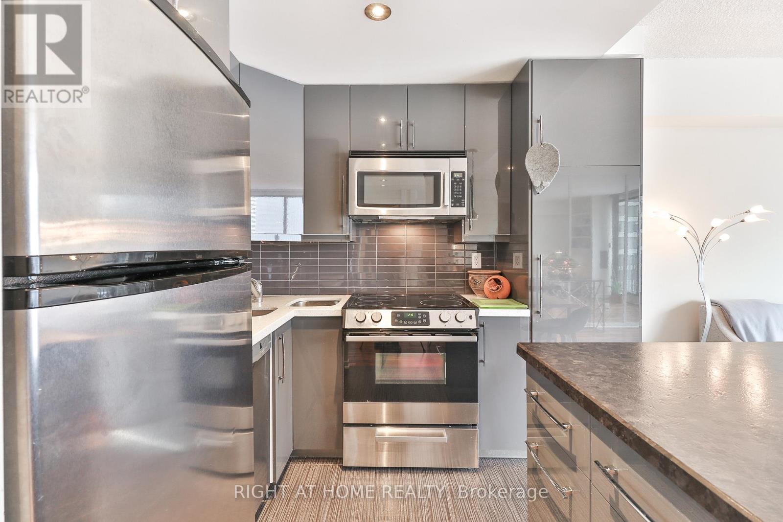 2815 - 33 Harbour Square, Toronto, Ontario  M5J 2G2 - Photo 8 - C13043388