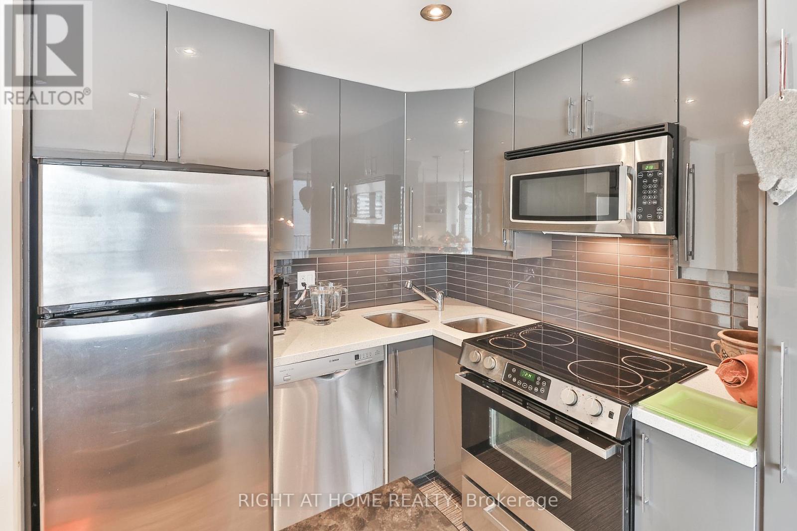 2815 - 33 Harbour Square, Toronto, Ontario  M5J 2G2 - Photo 9 - C13043388