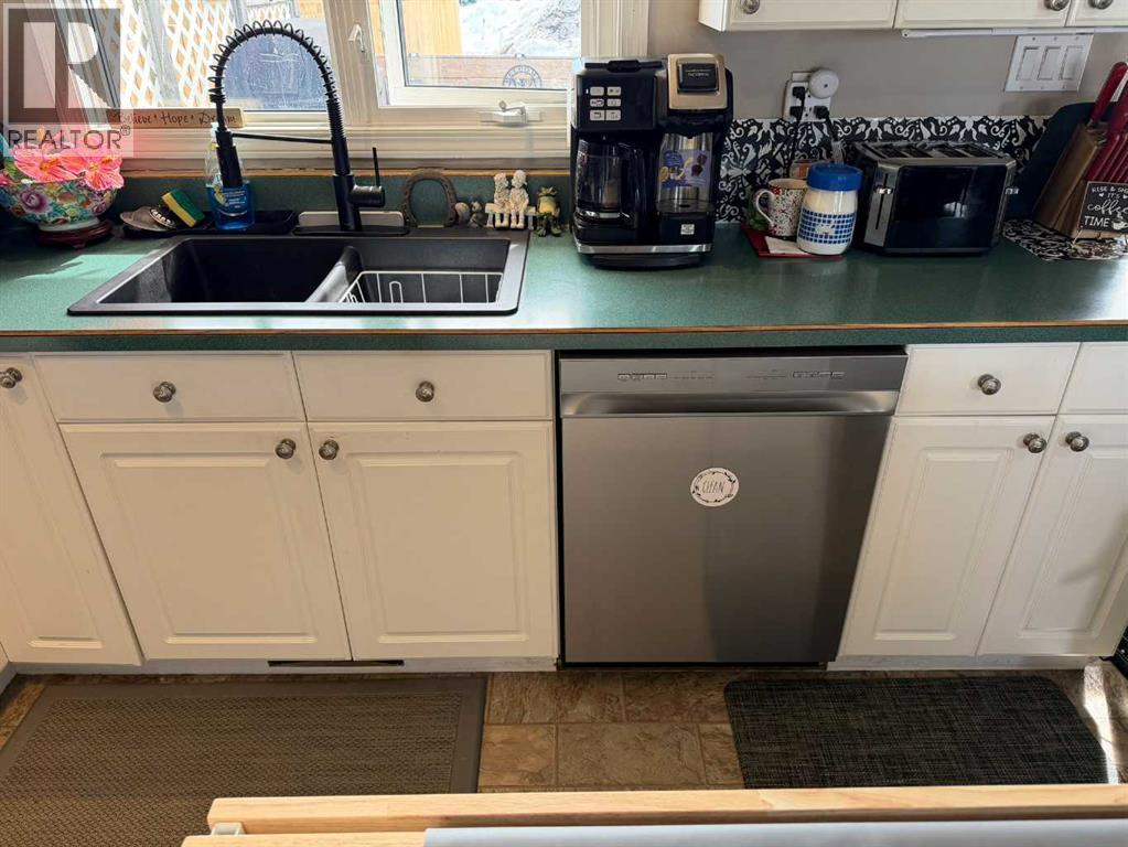 121 2 Avenue, Falher, Alberta  T0H 1M0 - Photo 4 - A2304049