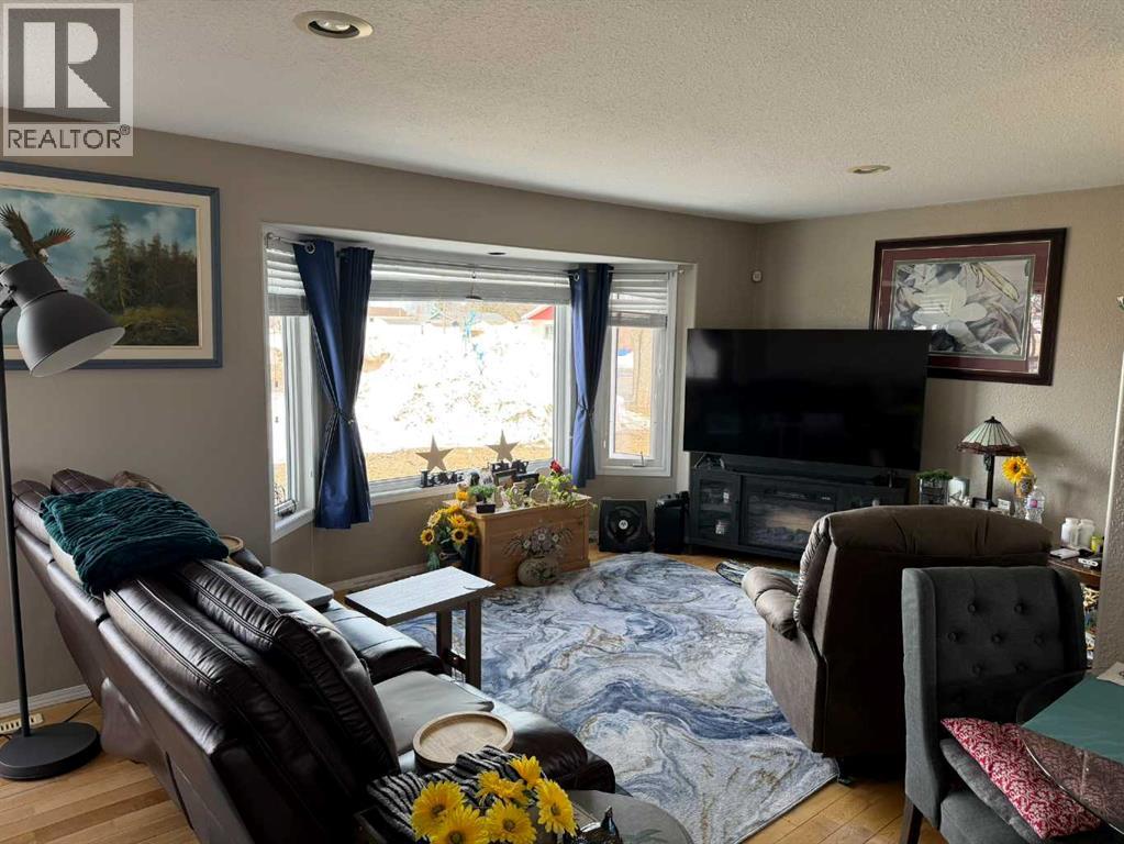 121 2 Avenue, Falher, Alberta  T0H 1M0 - Photo 6 - A2304049