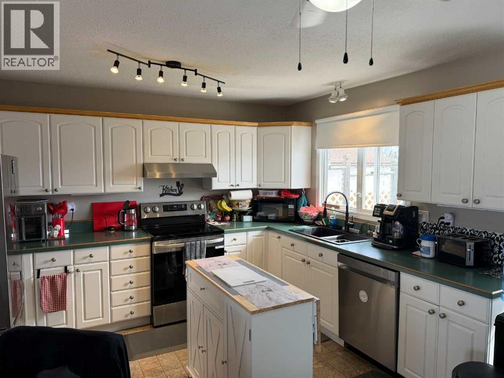 121 2 Avenue, Falher, Alberta  T0H 1M0 - Photo 2 - A2304049