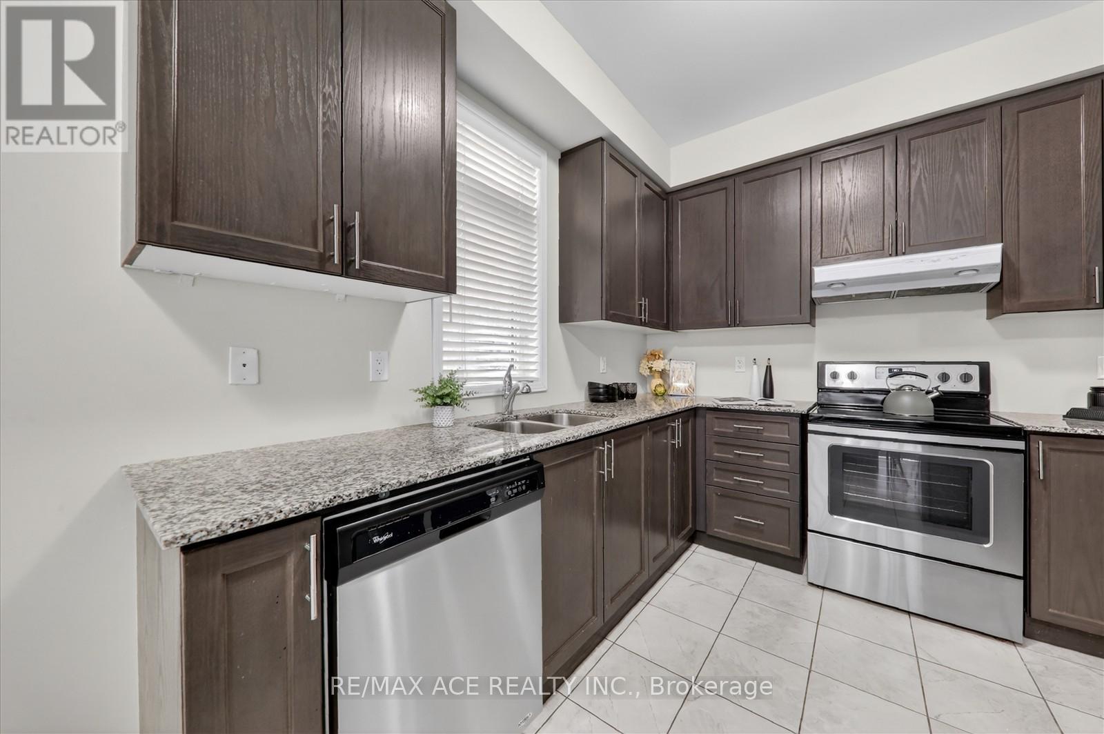 1034 Byron Street N, Whitby, Ontario  L1N 0E5 - Photo 17 - E13043314