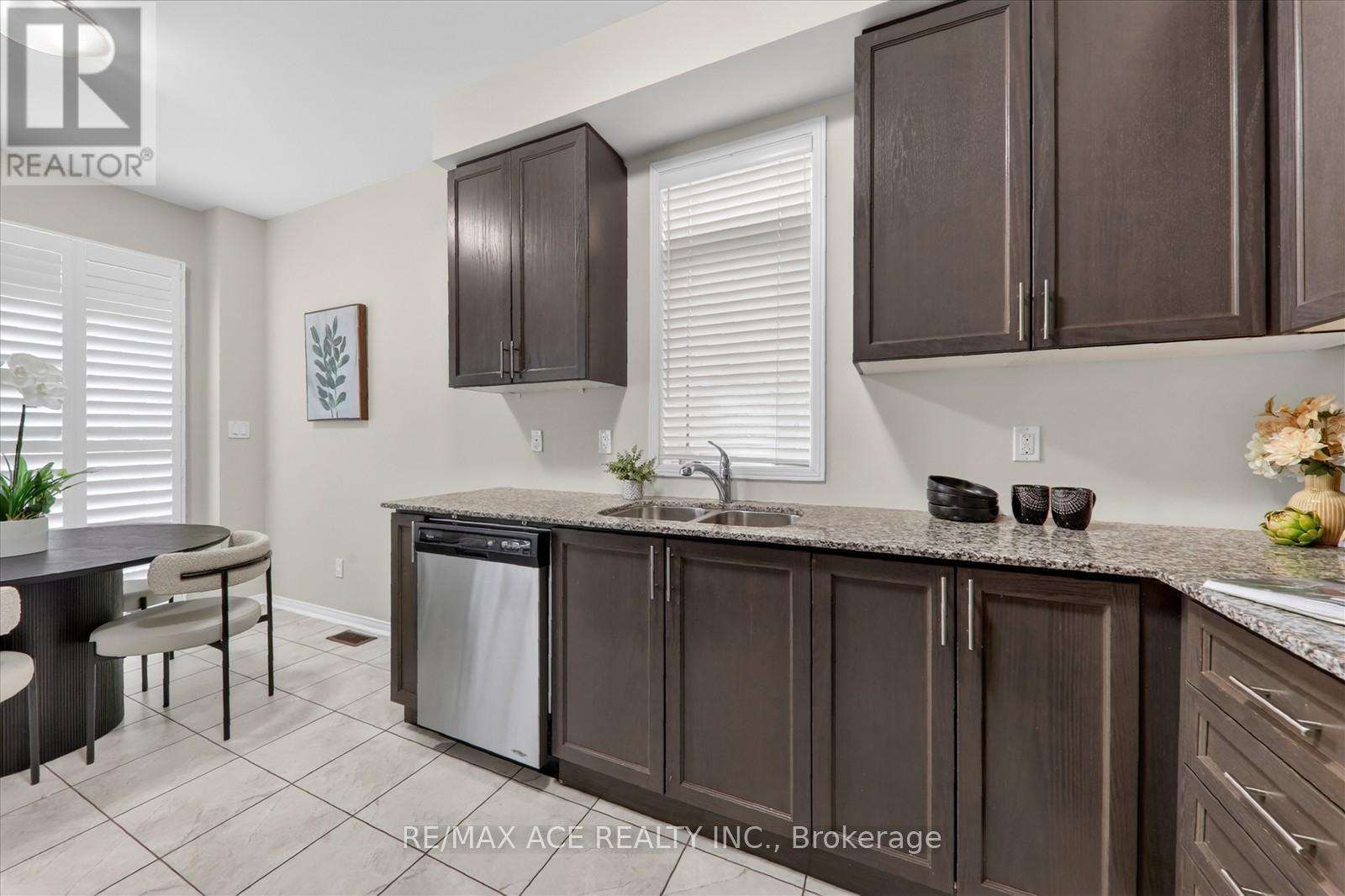 1034 Byron Street N, Whitby, Ontario  L1N 0E5 - Photo 19 - E13043314