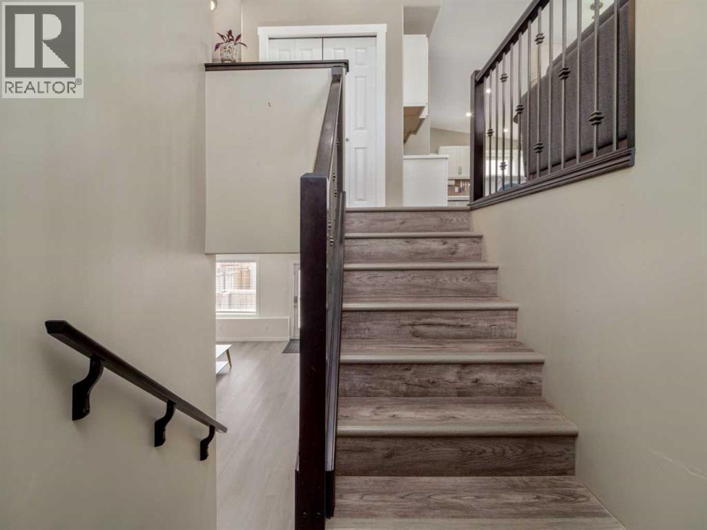 240 Mildred Dobbs Boulevard N, Lethbridge, Alberta  T1H 5R4 - Photo 3 - A2304226