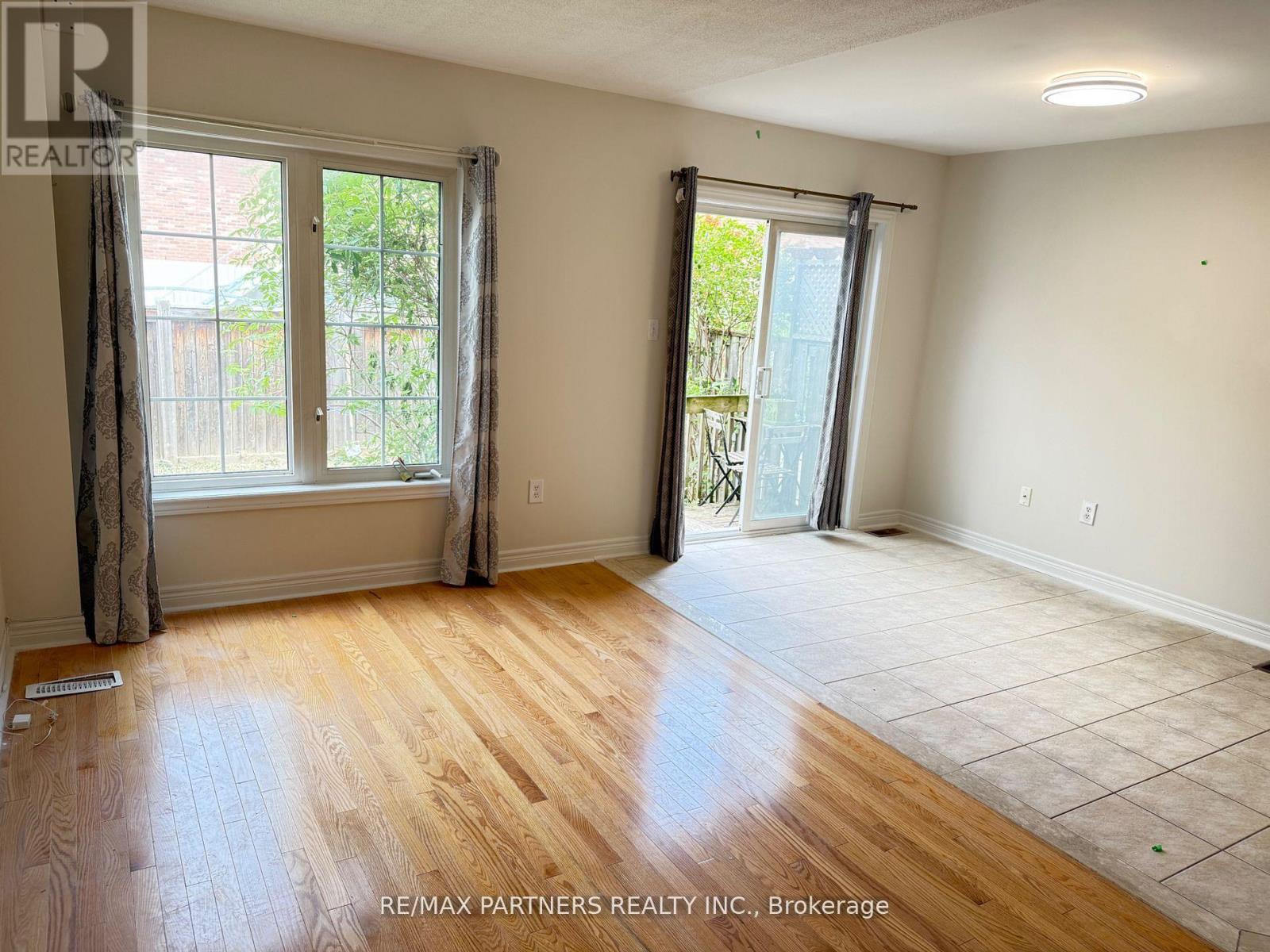 133 Amulet Crescent, Richmond Hill, Ontario  L4S 2T6 - Photo 2 - N13043360