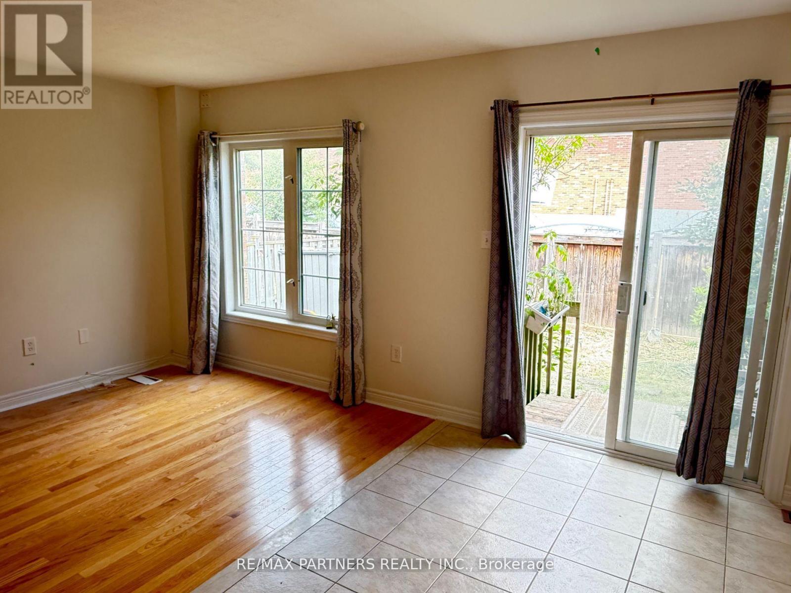 133 Amulet Crescent, Richmond Hill, Ontario  L4S 2T6 - Photo 3 - N13043360