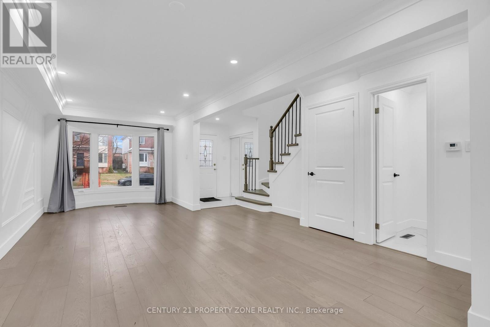 188 Cardinal Street, Barrie, Ontario  L4M 6G8 - Photo 5 - S13043280