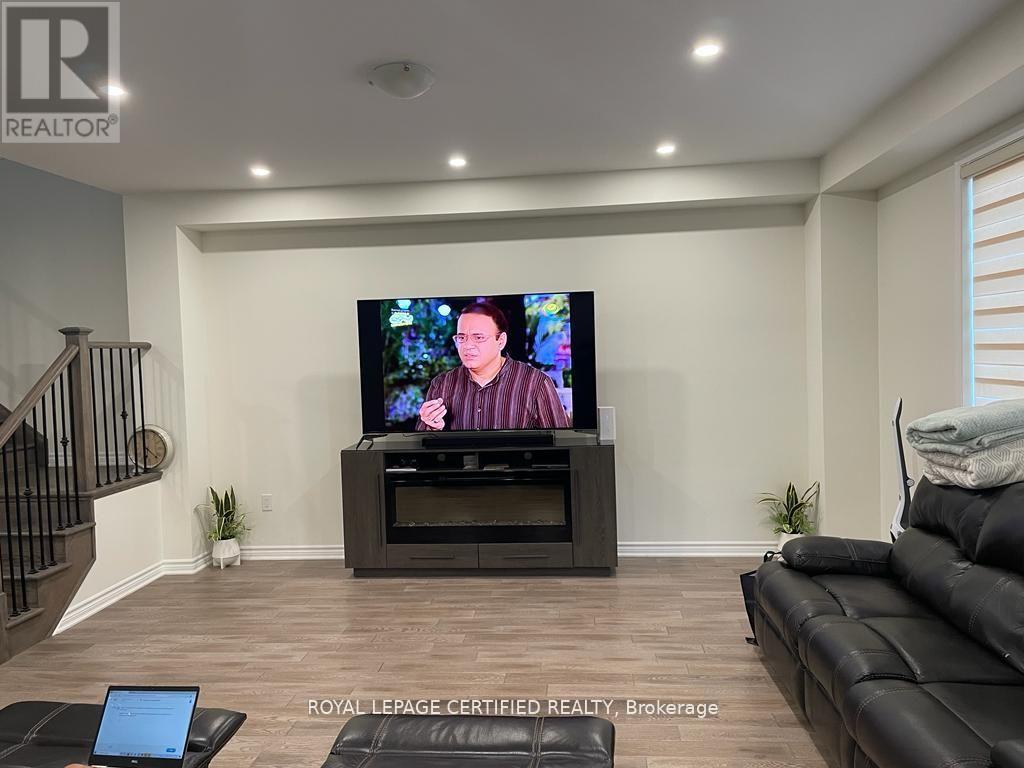 9 Affusion Road E, Brampton, Ontario  L7A 0H1 - Photo 4 - W13043328