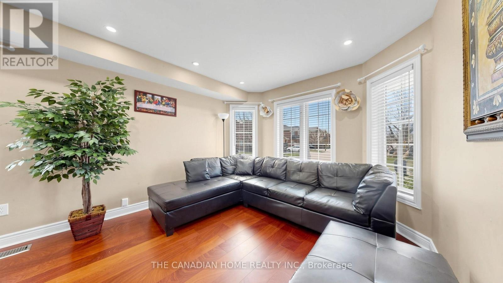 27 Wallaby Way, Brampton, Ontario  L6R 3G1 - Photo 7 - W13043344