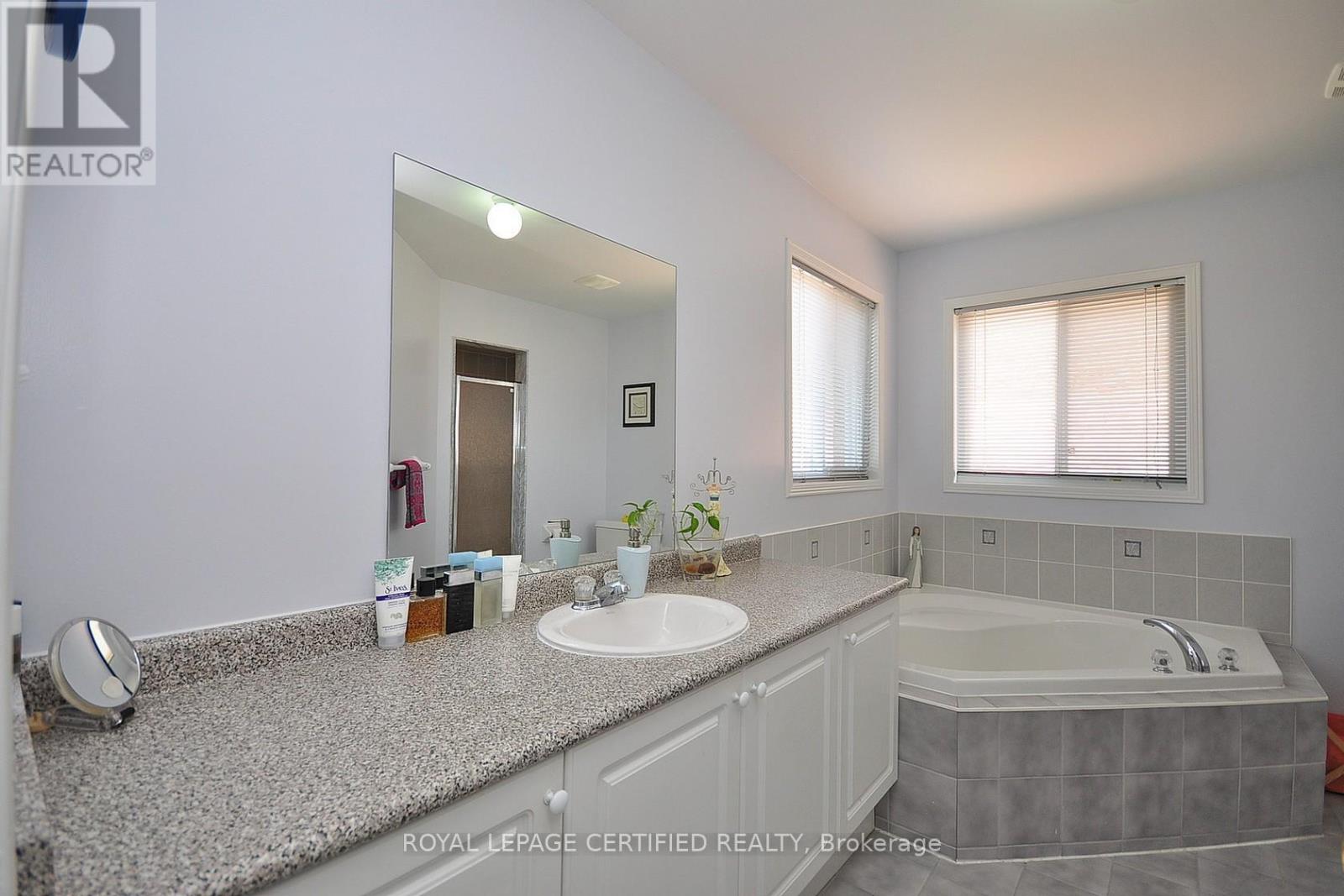 426 Orange Walk Crescent, Mississauga, Ontario  L5R 0A8 - Photo 15 - W13043348