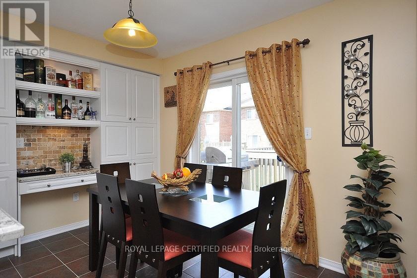 426 Orange Walk Crescent, Mississauga, Ontario  L5R 0A8 - Photo 7 - W13043348