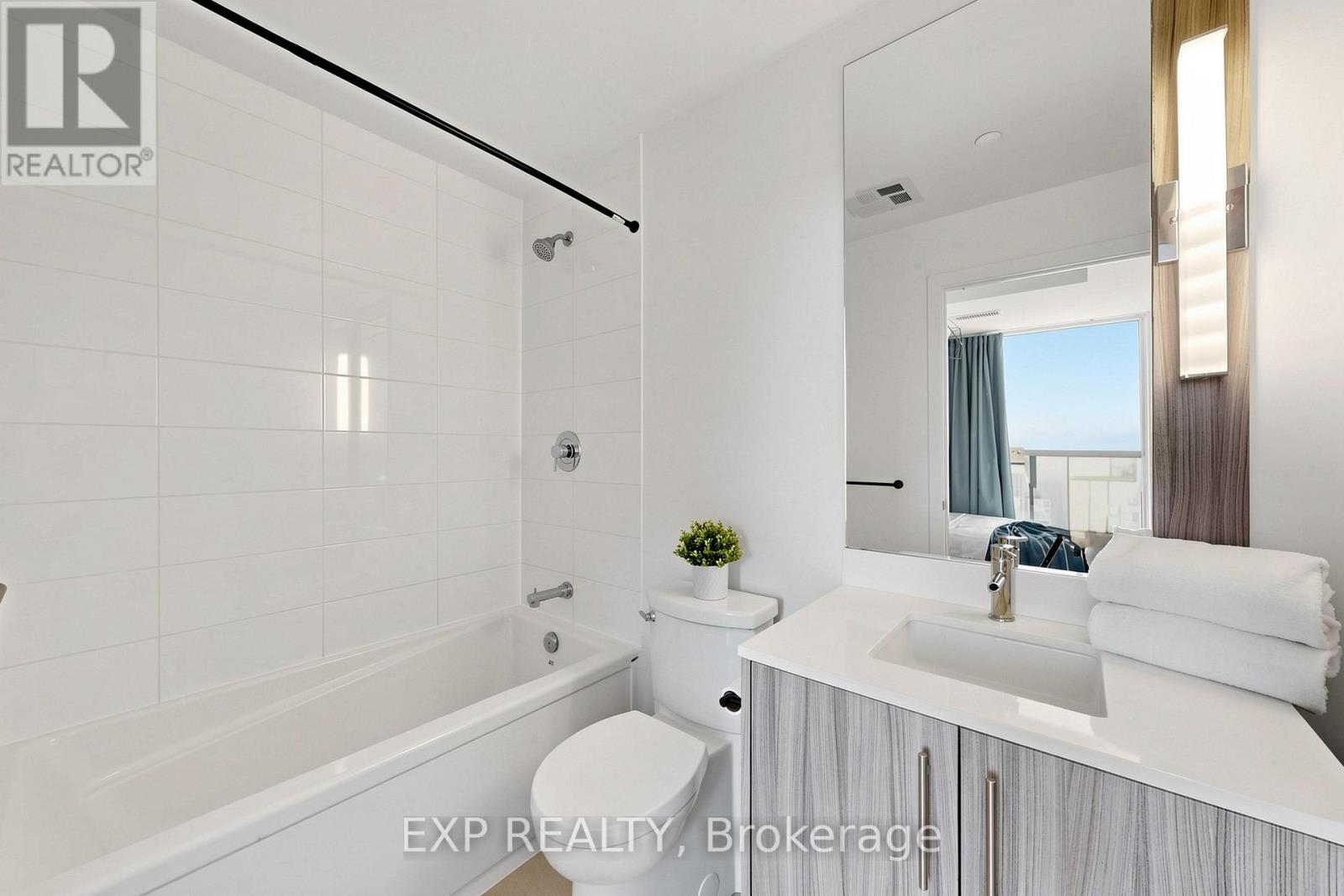 215 Veterans Drive, Brampton, Ontario  L7A 4S6 - Photo 21 - W13043374