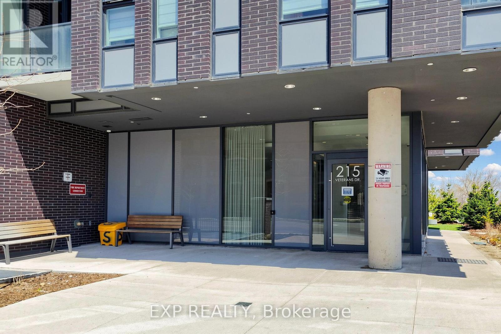 215 Veterans Drive, Brampton, Ontario  L7A 4S6 - Photo 3 - W13043374