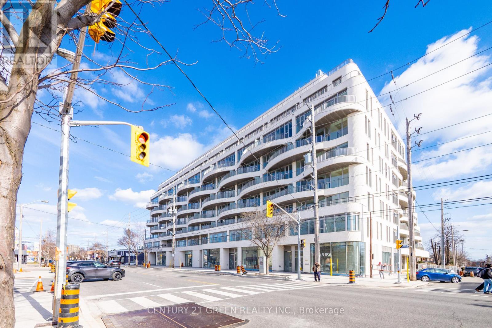 216 - 689 THE QUEENSWAY, Toronto, Ontario