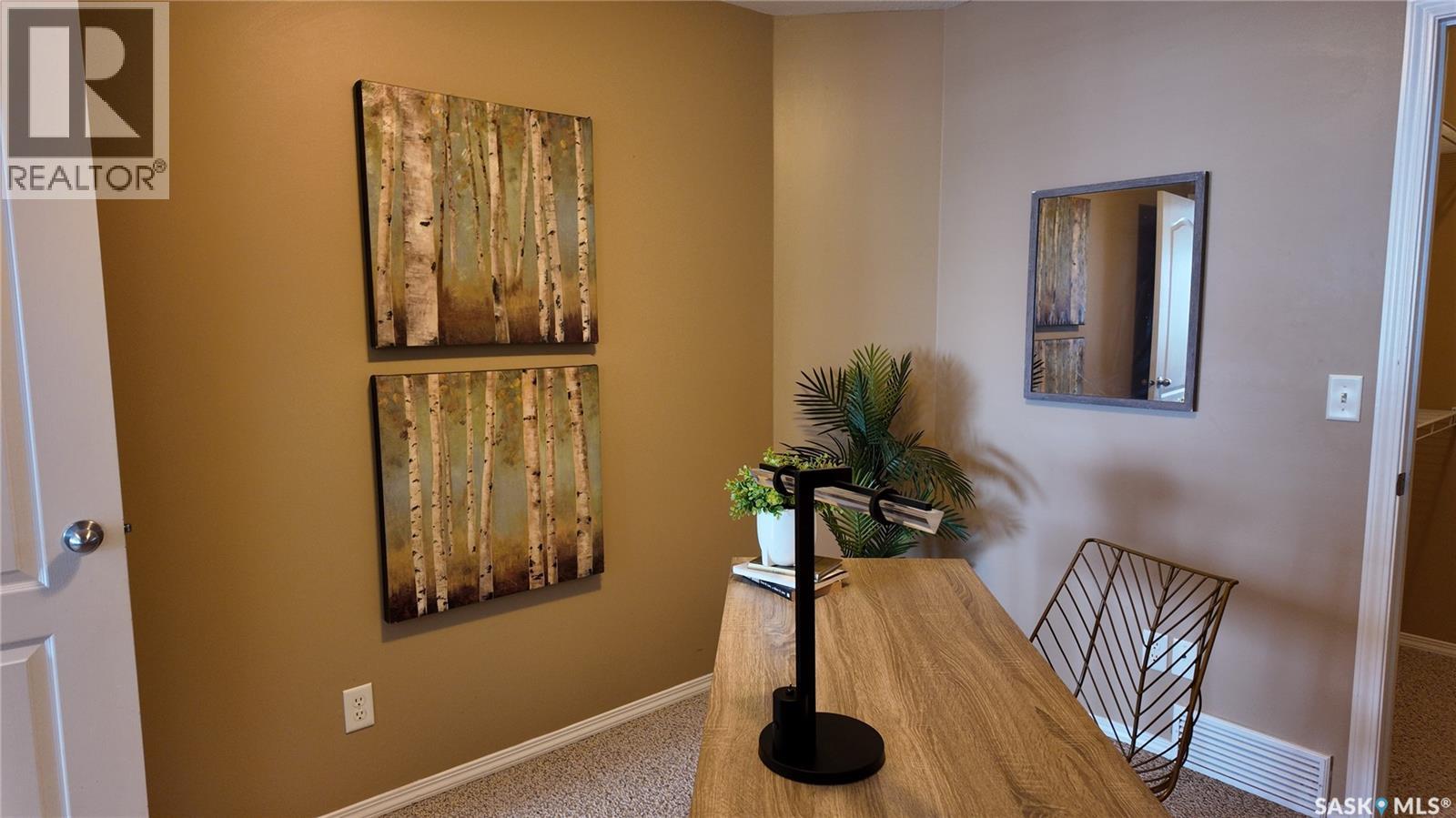 4128 Buckingham Drive E, Regina, Saskatchewan  S4V 3A9 - Photo 3 - SK033918