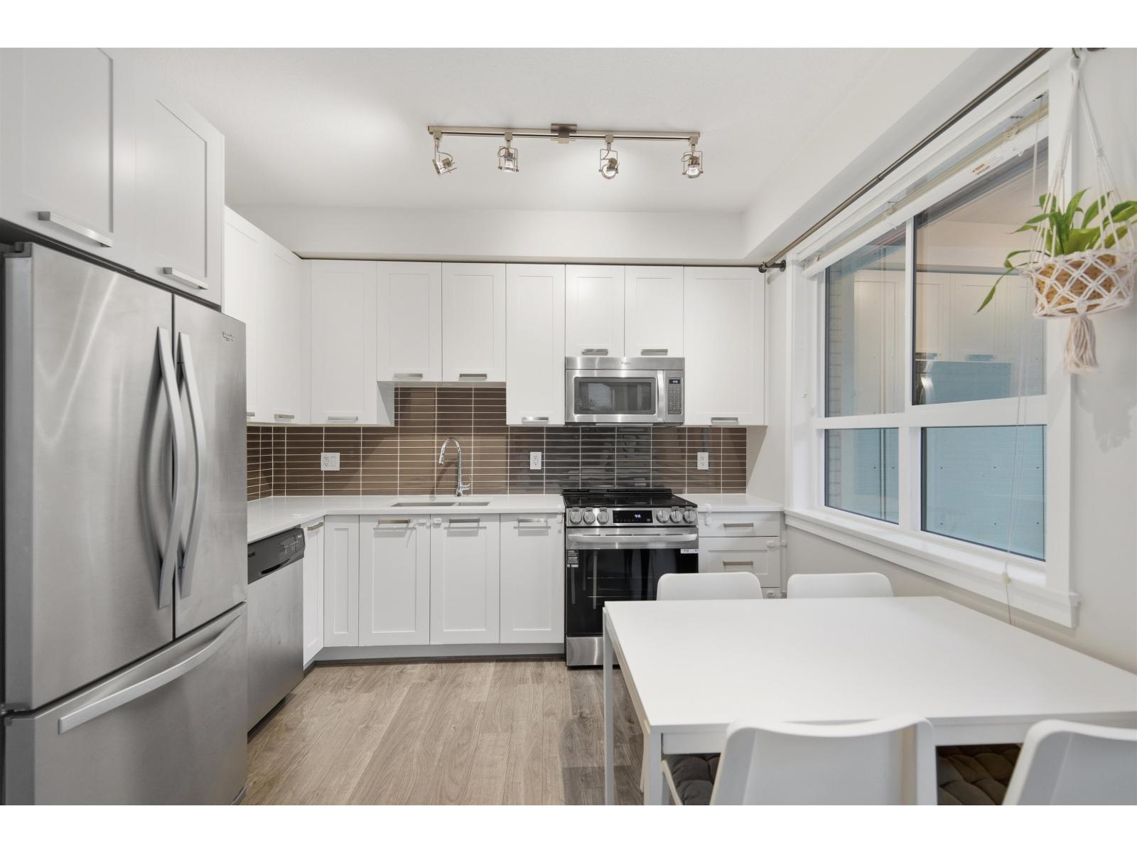 206 15388 105 Avenue, Surrey, British Columbia  V3R 0C4 - Photo 3 - R3115472