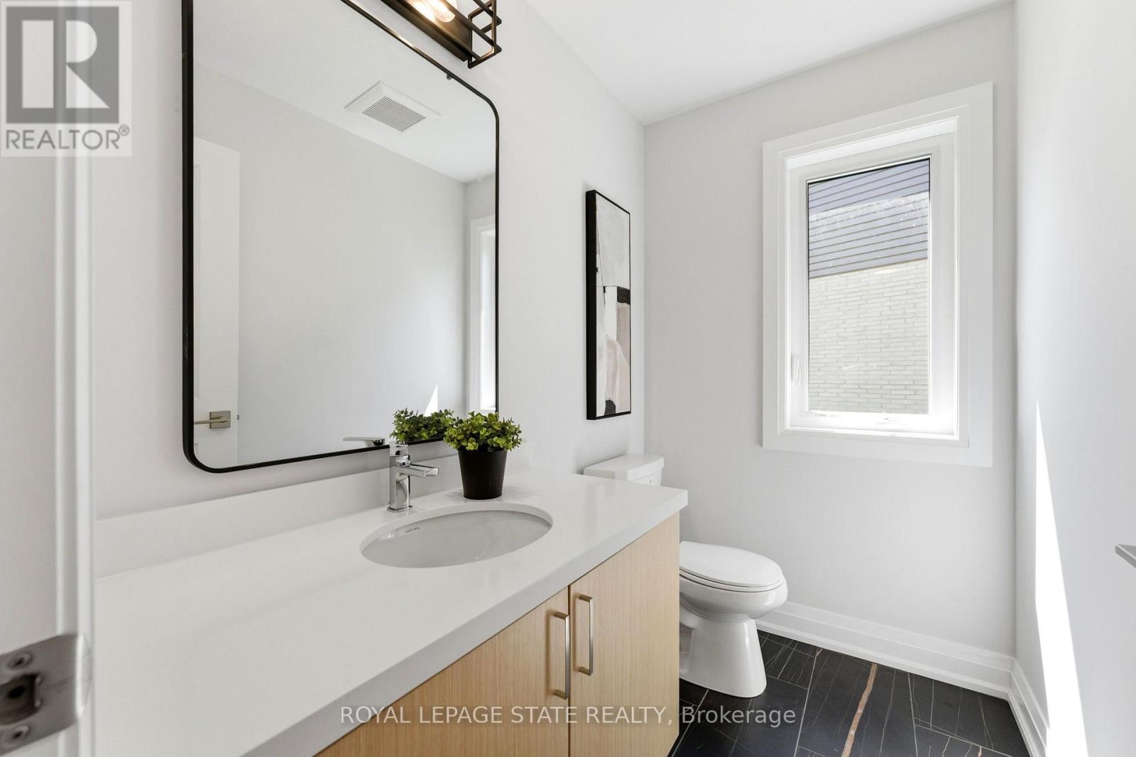 23 Woodvalley Court, Hamilton, Ontario  L9B 2S7 - Photo 17 - X13043310