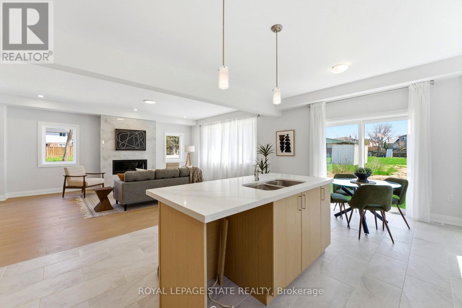 23 Woodvalley Court, Hamilton, Ontario  L9B 2S7 - Photo 6 - X13043310