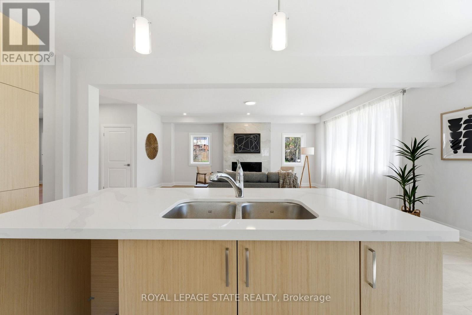 23 Woodvalley Court, Hamilton, Ontario  L9B 2S7 - Photo 7 - X13043310