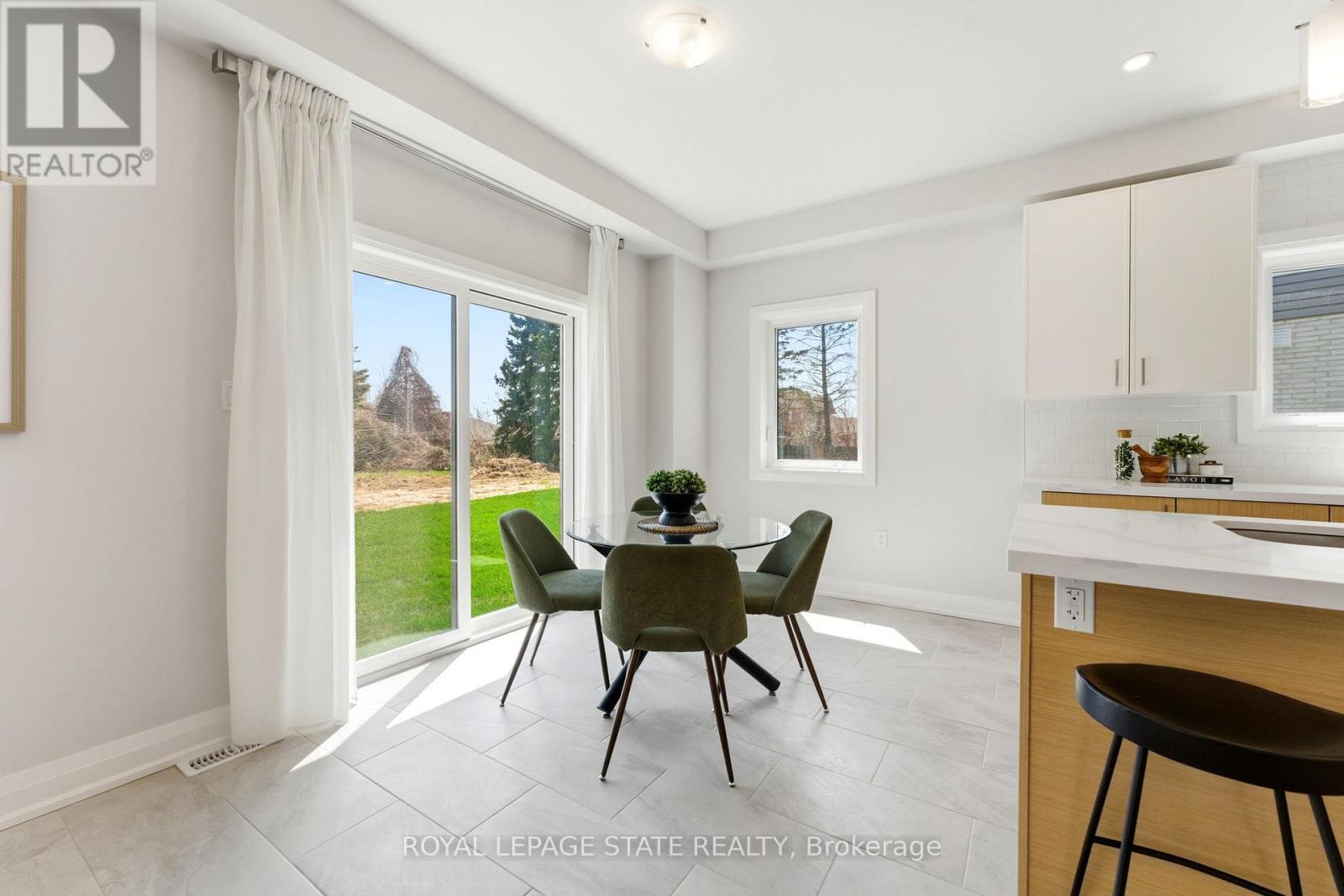 23 Woodvalley Court, Hamilton, Ontario  L9B 2S7 - Photo 9 - X13043310