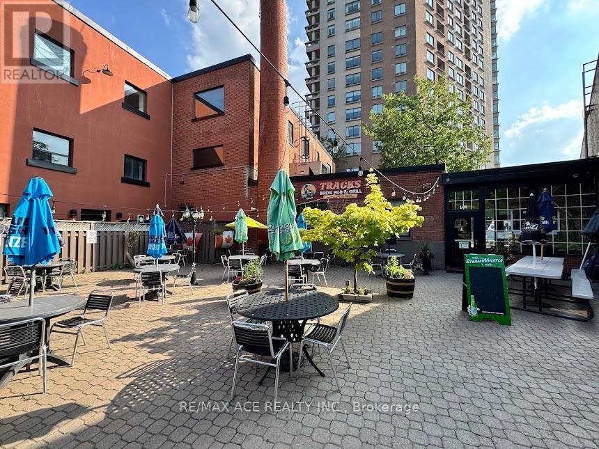 60 Queen Street E, Brampton, Ontario  L6V 1A9 - Photo 4 - W13043044