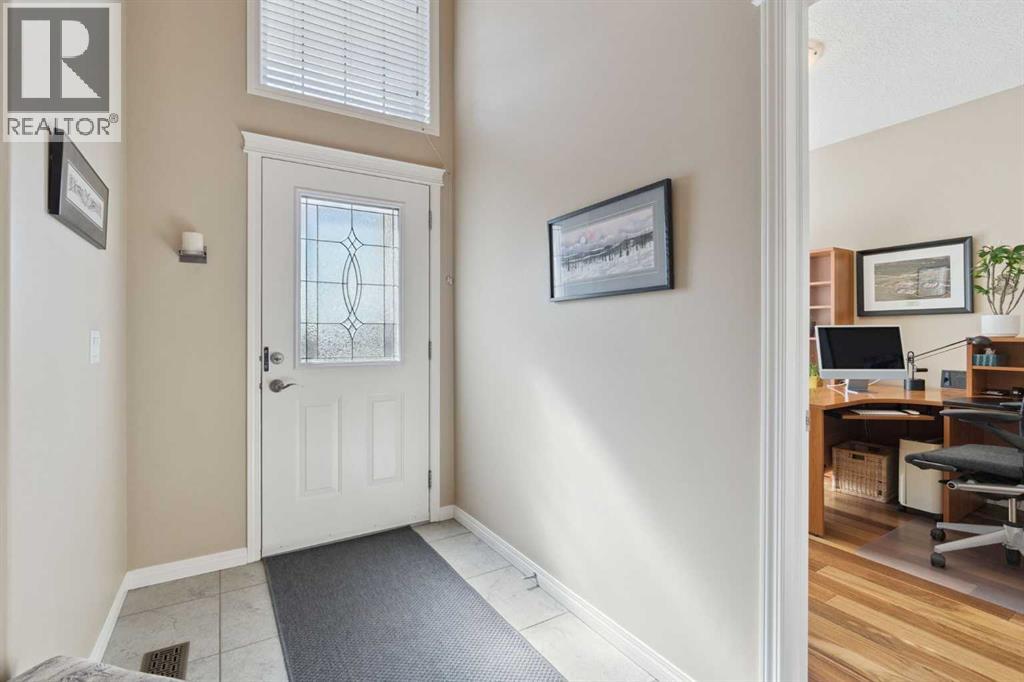 202 Tusslewood Terrace Nw, Calgary, Alberta  T3L 2W5 - Photo 4 - A2303756