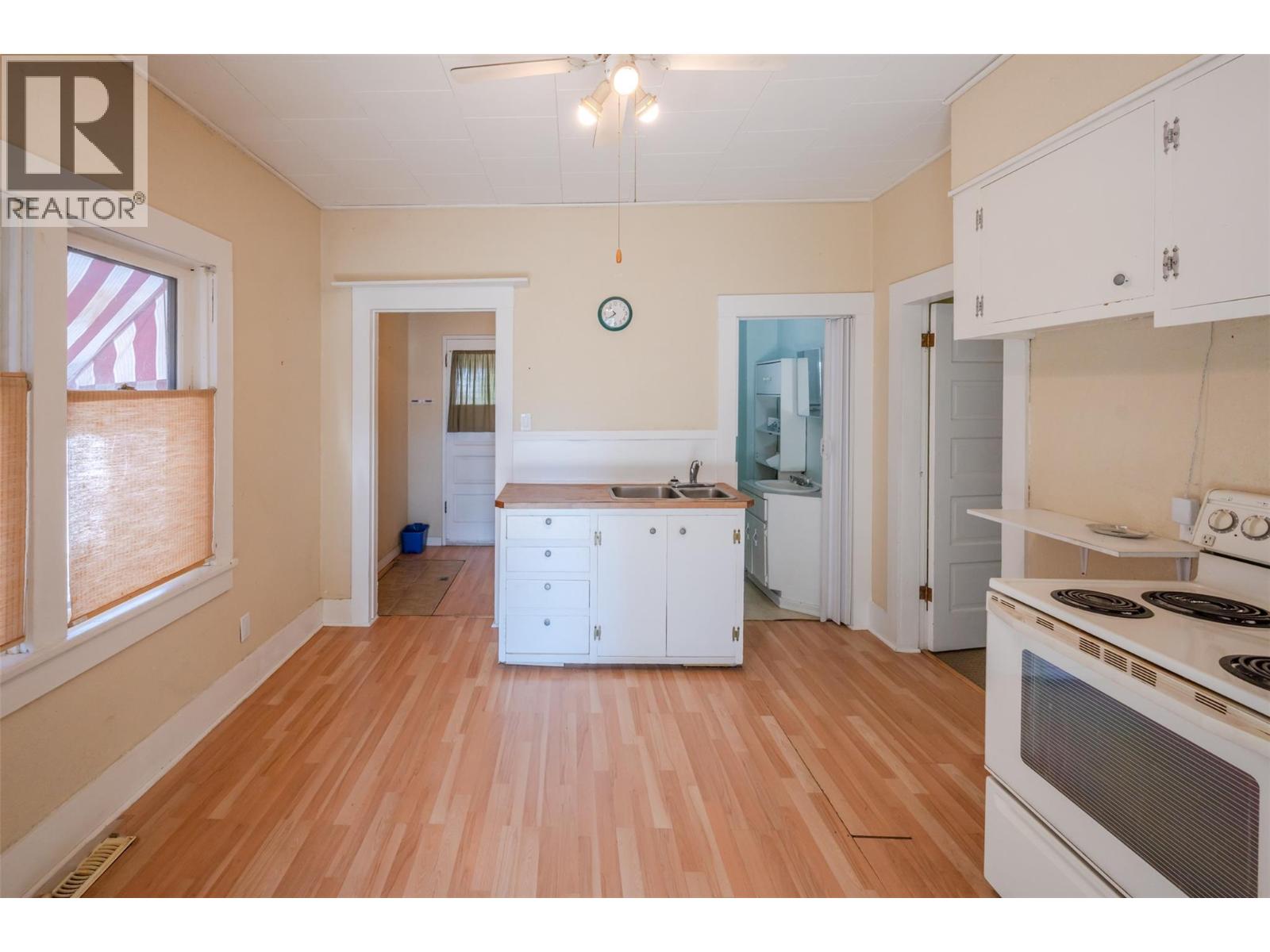 363 Nanaimo Avenue W, Penticton, British Columbia  V2A 1N8 - Photo 8 - 10384816