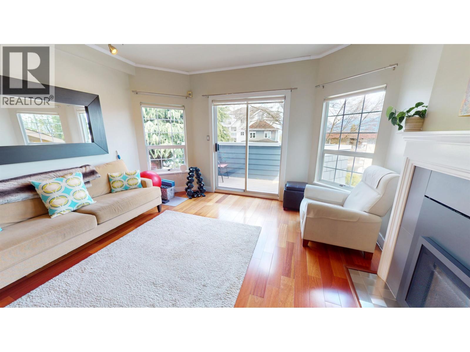 2158 W 3rd Avenue, Vancouver, British Columbia  V6K 1L1 - Photo 2 - R3113534