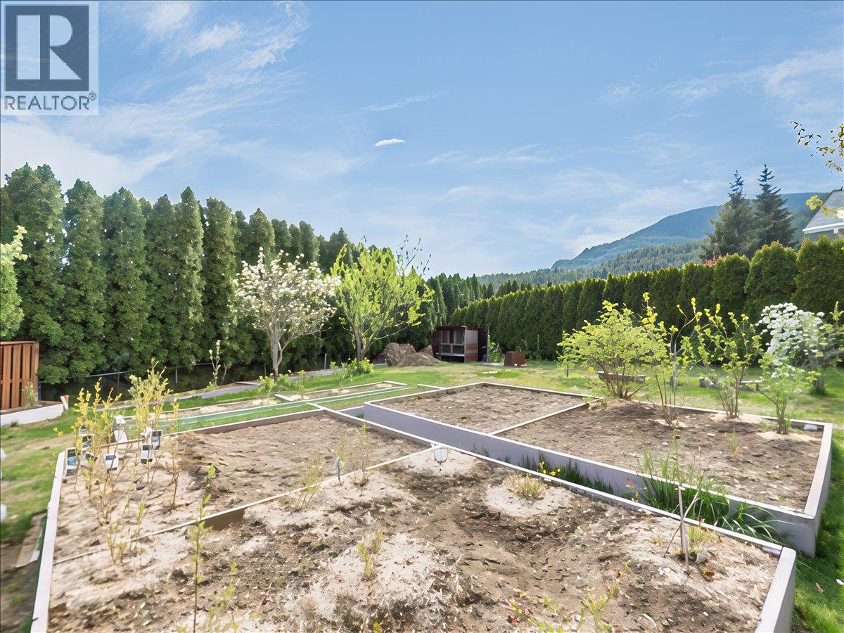 1486 37th Street, Castlegar, British Columbia  V1N 4J5 - Photo 8 - 10384575