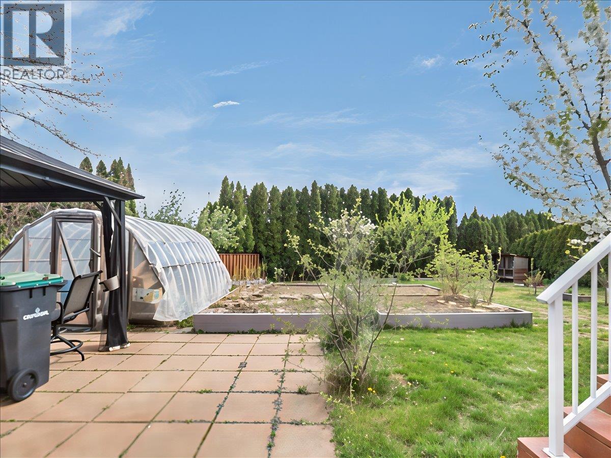 1486 37th Street, Castlegar, British Columbia  V1N 4J5 - Photo 11 - 10384575