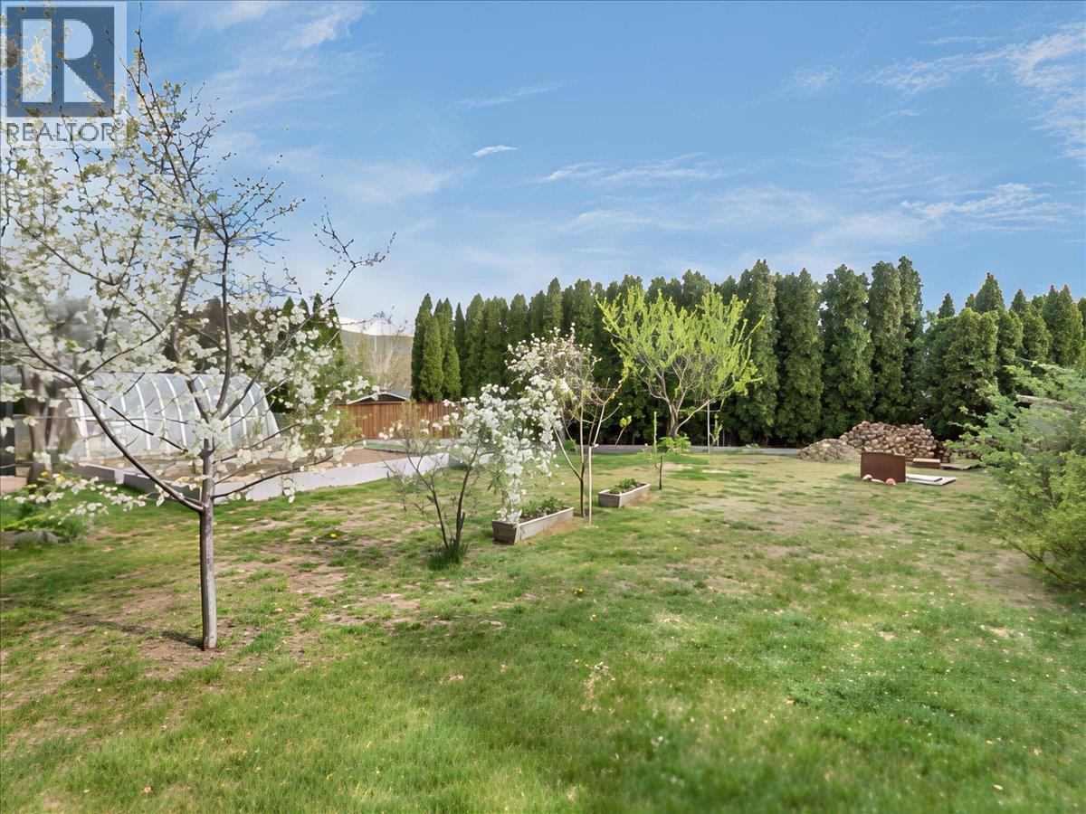 1486 37th Street, Castlegar, British Columbia  V1N 4J5 - Photo 9 - 10384575