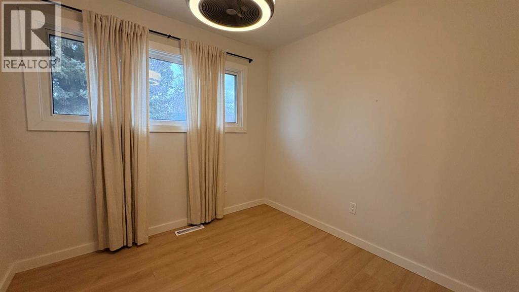 725 7 Avenue, Wainwright, Alberta  T9W 1C1 - Photo 10 - A2294974