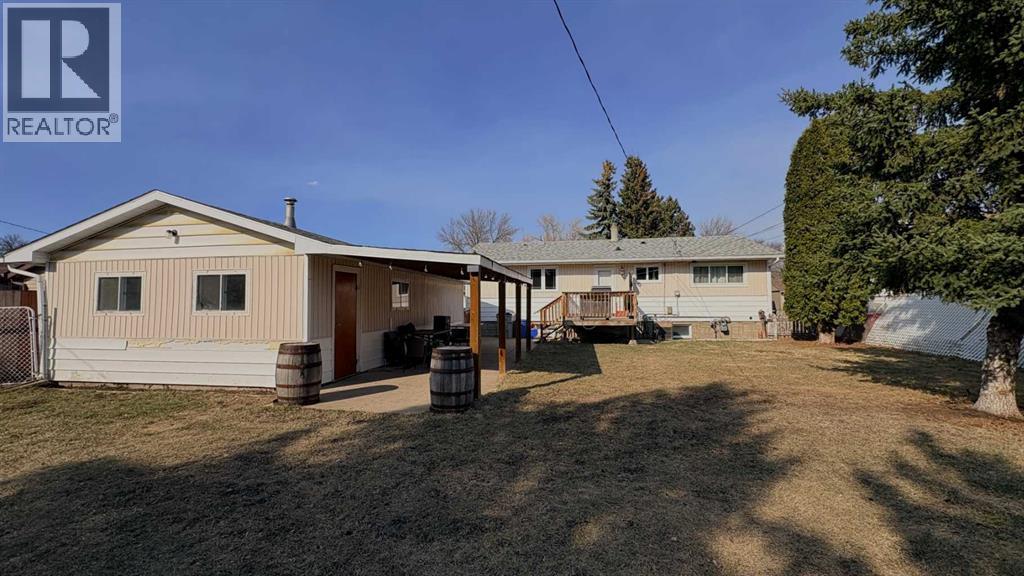 725 7 Avenue, Wainwright, Alberta  T9W 1C1 - Photo 2 - A2294974