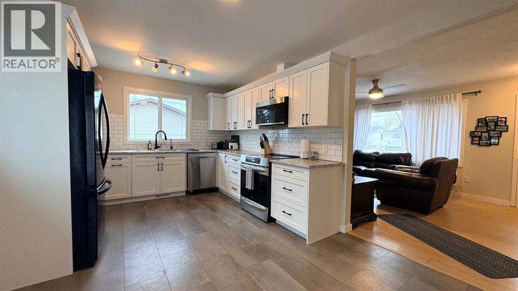 725 7 Avenue, Wainwright, Alberta  T9W 1C1 - Photo 4 - A2294974