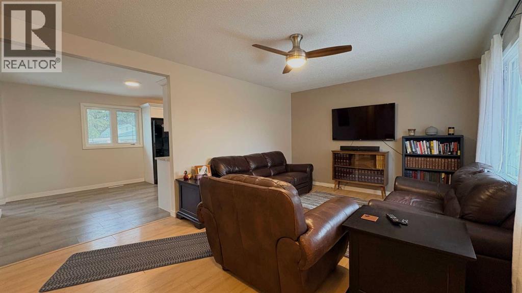 725 7 Avenue, Wainwright, Alberta  T9W 1C1 - Photo 7 - A2294974