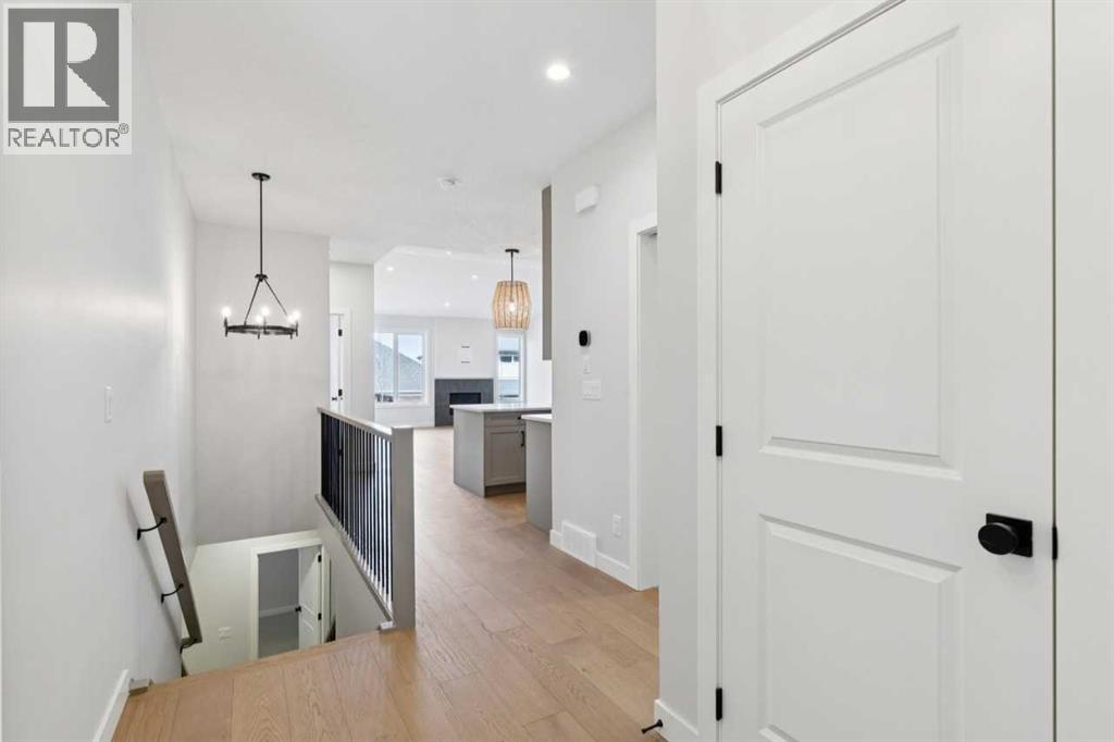640 Shawnee Terrace SW, Calgary, Alberta  T2Y 0X5 - Photo 4 - A2305029
