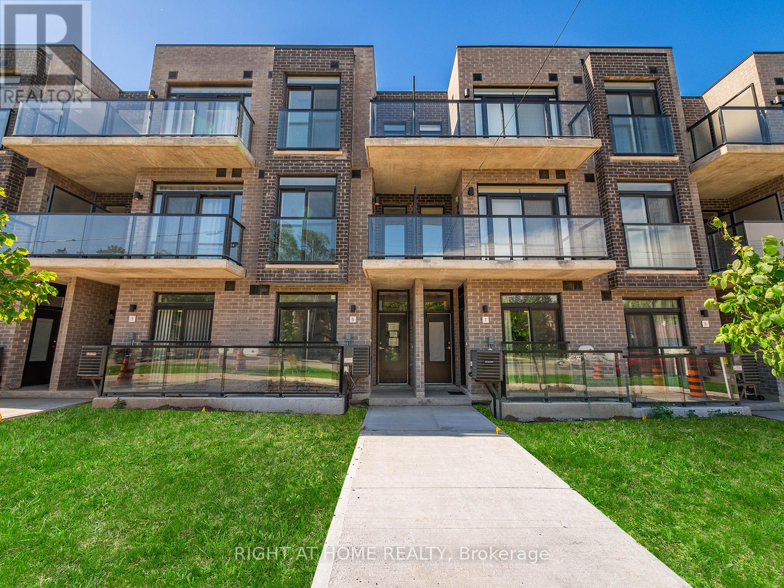 5 - 262 FINCH AVENUE E, Toronto, Ontario