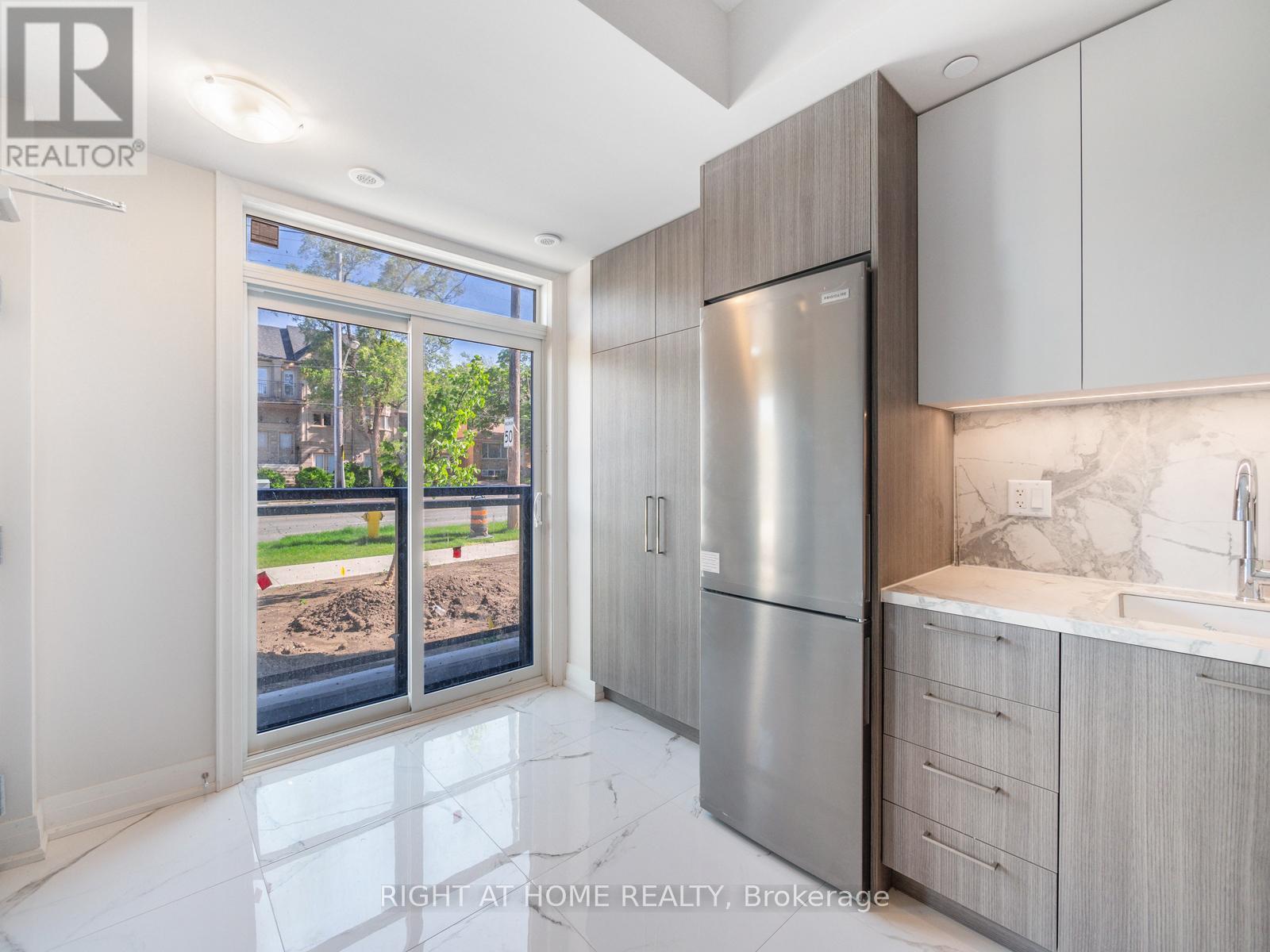 5 - 262 Finch Avenue E, Toronto, Ontario  M2N 0L3 - Photo 4 - C13043472