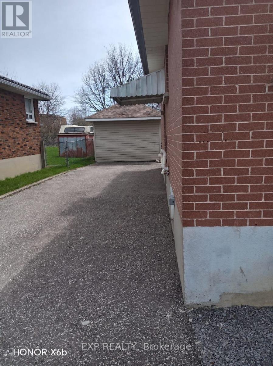 631 Crerar Avenue, Oshawa, Ontario  L1H 2W7 - Photo 2 - E13043436