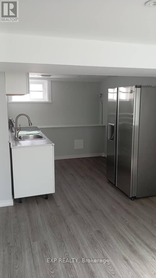 631 Crerar Avenue, Oshawa, Ontario  L1H 2W7 - Photo 5 - E13043436