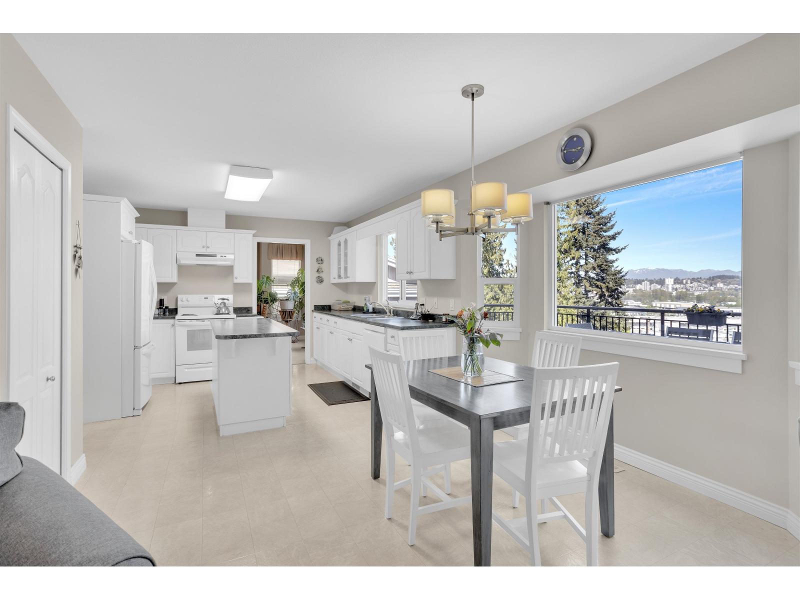 12015 100a Avenue, Surrey, British Columbia  V3V 2Y4 - Photo 10 - R3113891