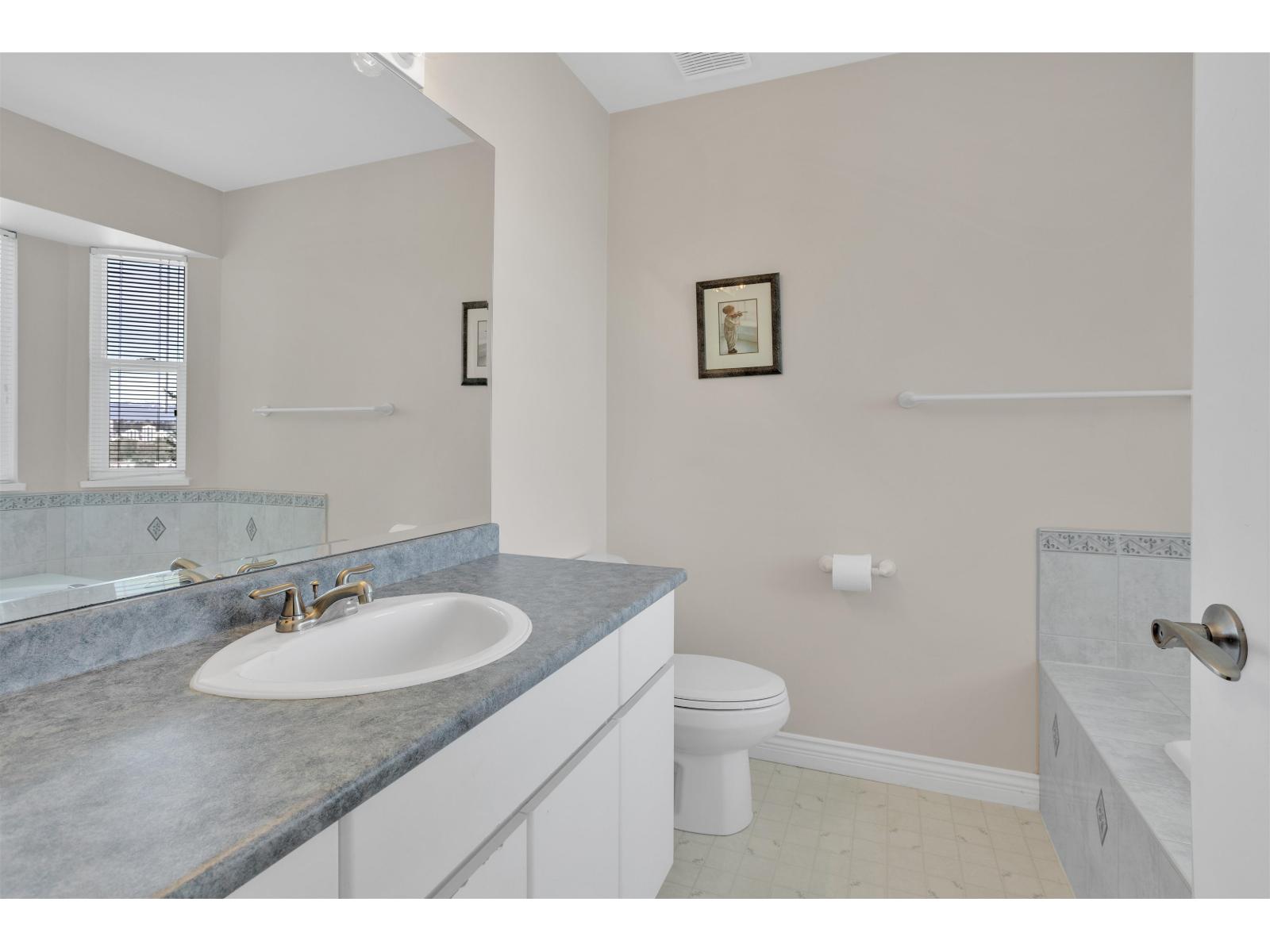 12015 100a Avenue, Surrey, British Columbia  V3V 2Y4 - Photo 21 - R3113891