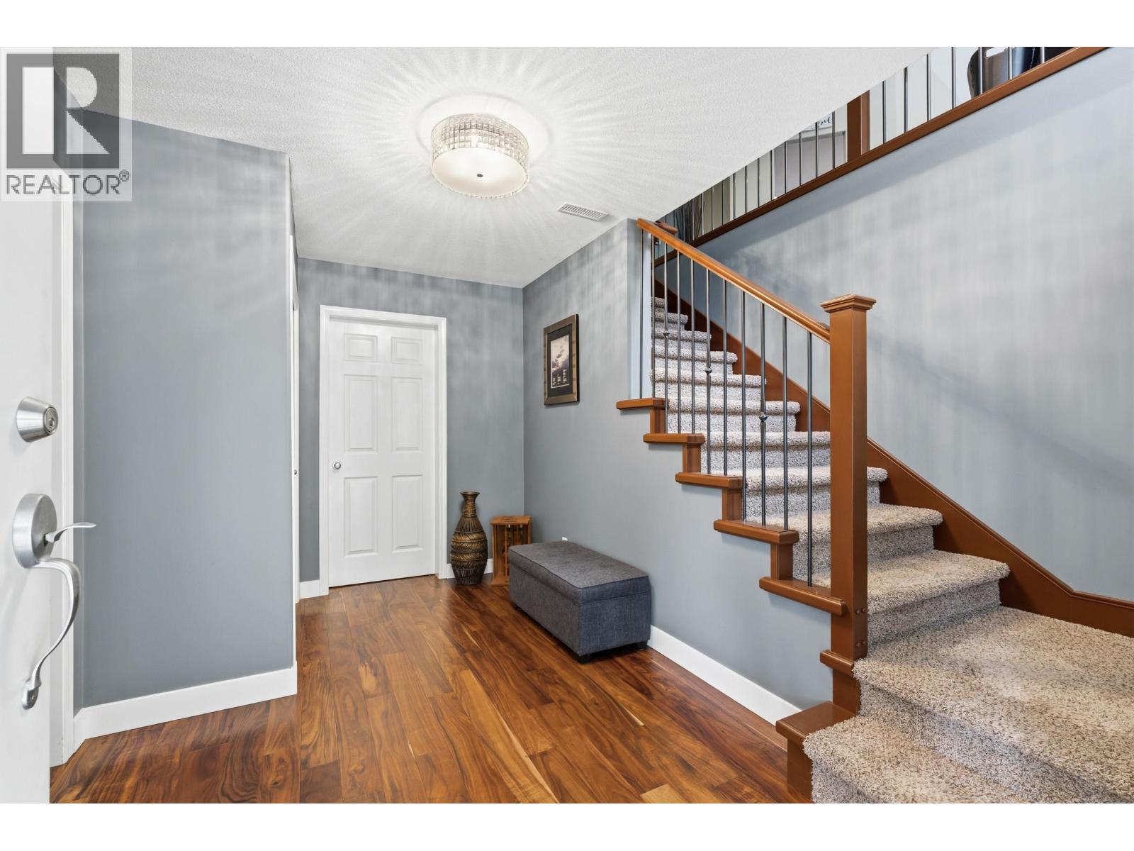 11377 Creekside Street, Maple Ridge, British Columbia  V2W 2A4 - Photo 2 - R3115688