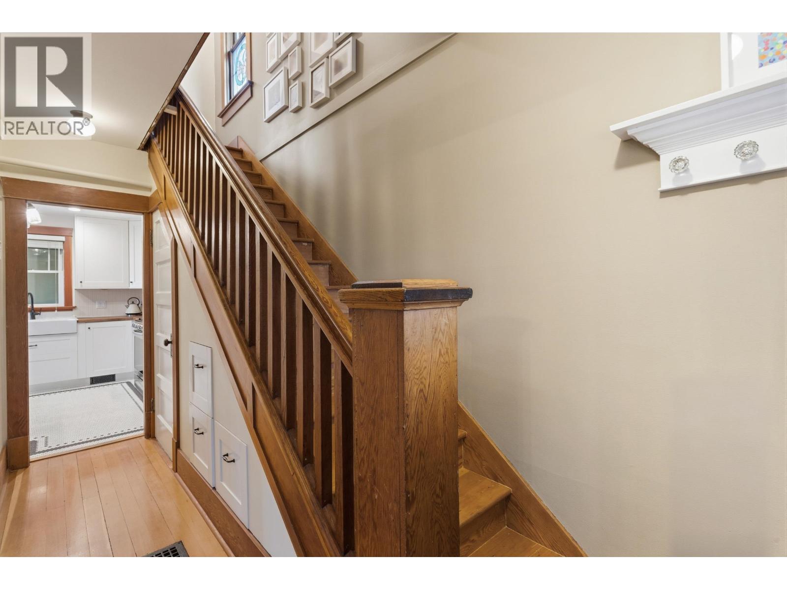 905 Third Avenue, New Westminster, British Columbia  V3M 1P4 - Photo 10 - R3115700